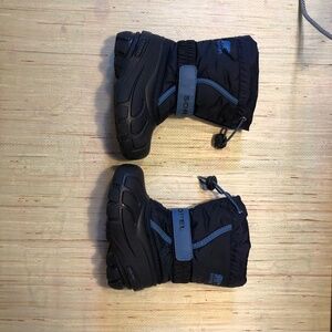 Sorel toddler boots size 9